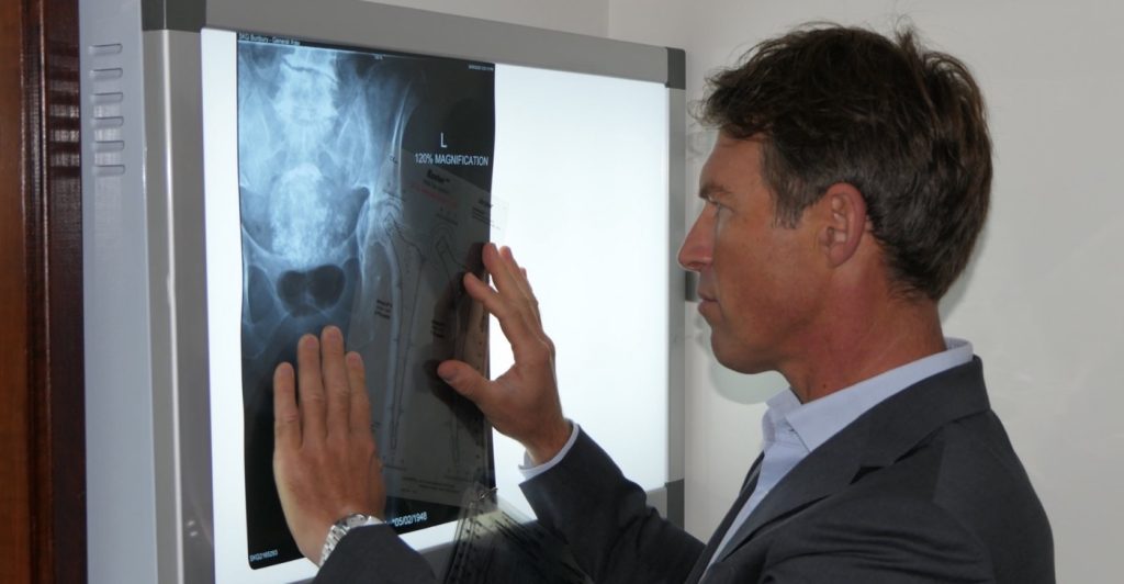 Dr Simon Smith performing hip replacement surgery